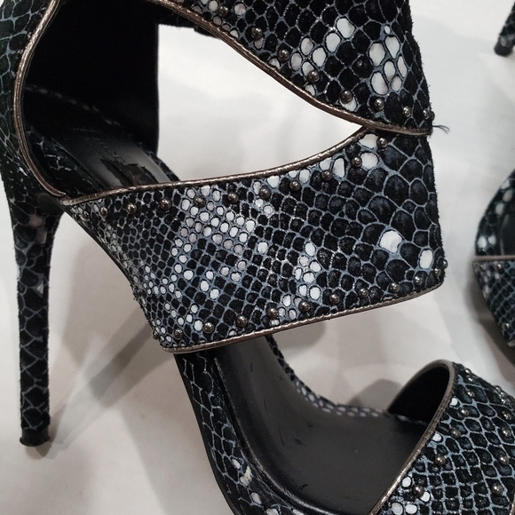 BCBGMaxAzria Freeda Cutout Studded Sandals Size 7.5 B - Picture 4 of 15